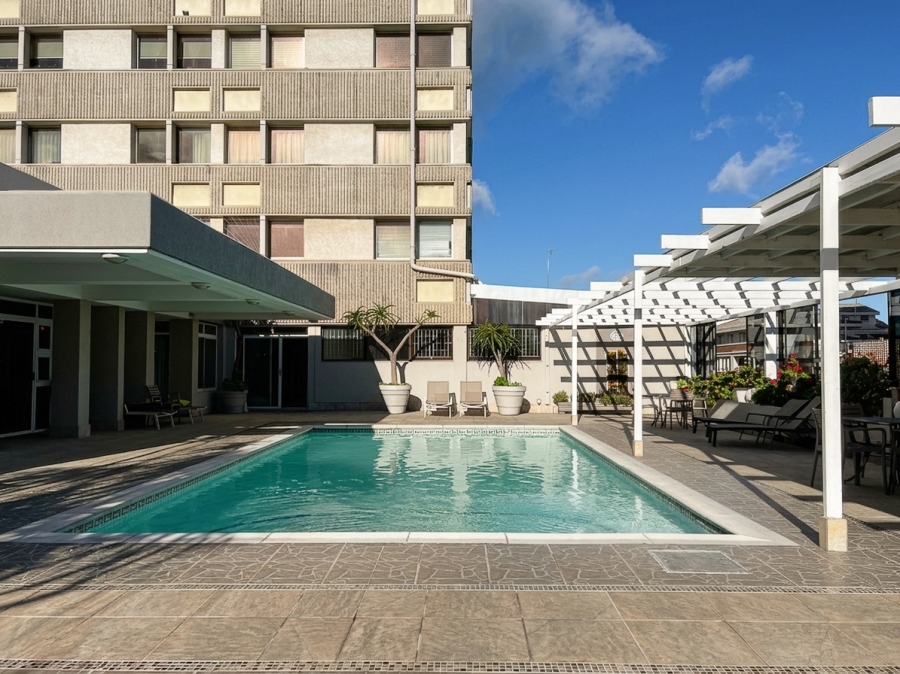 1 Bedroom Property for Sale in Sea Point Western Cape